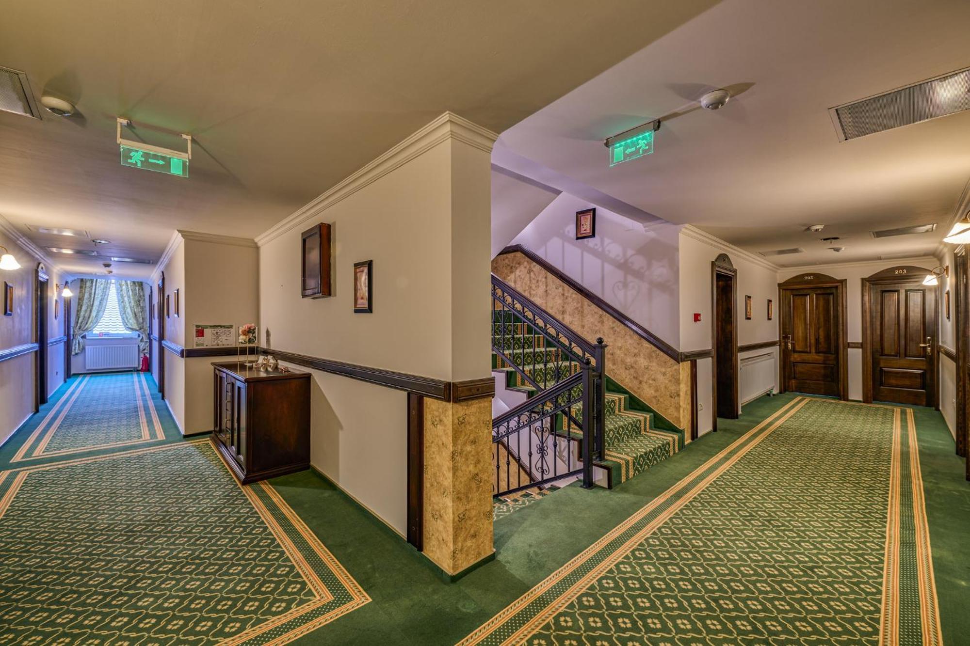 Hotel Classico ティミショアラ エクステリア 写真