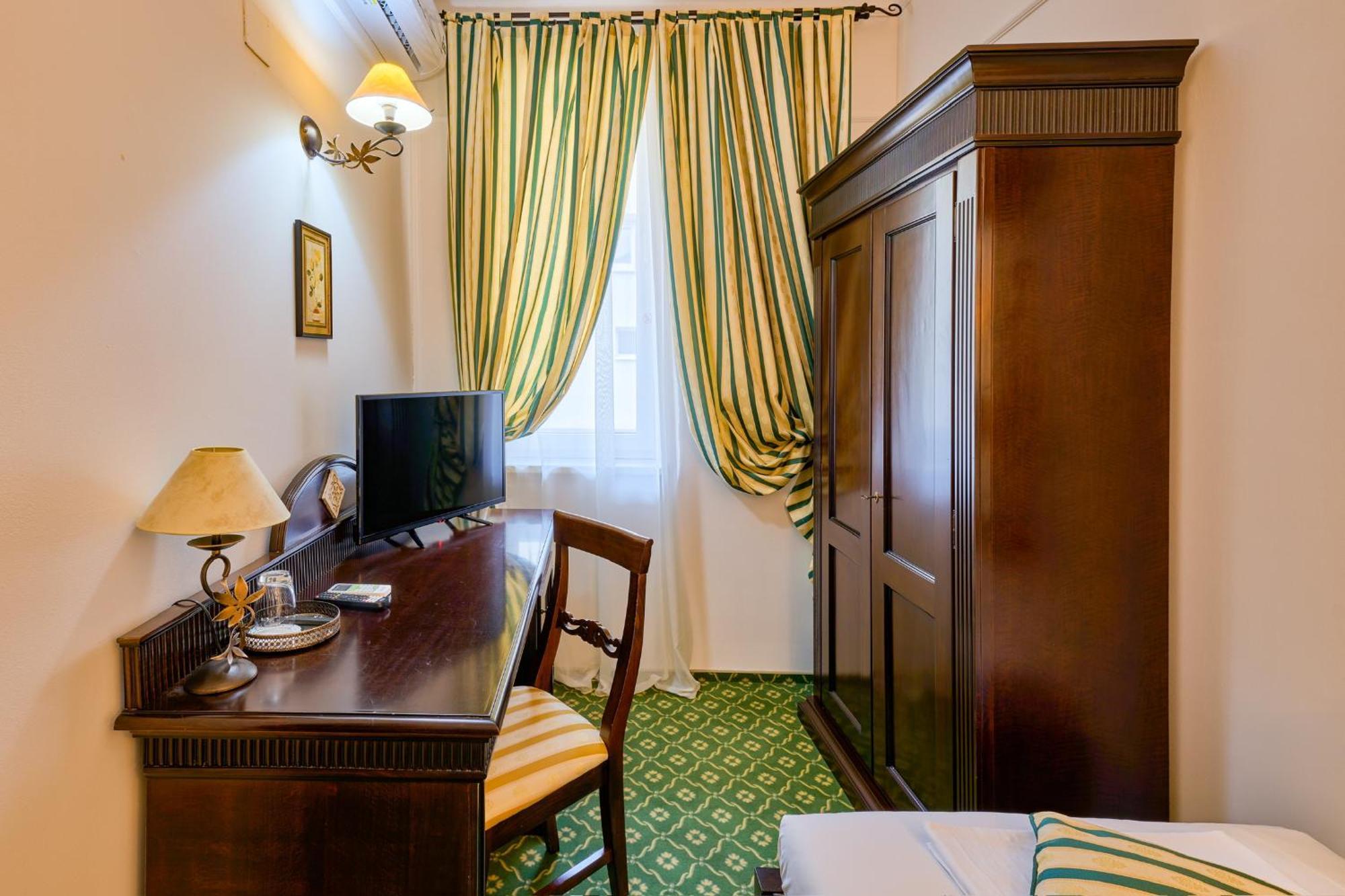 Hotel Classico ティミショアラ エクステリア 写真