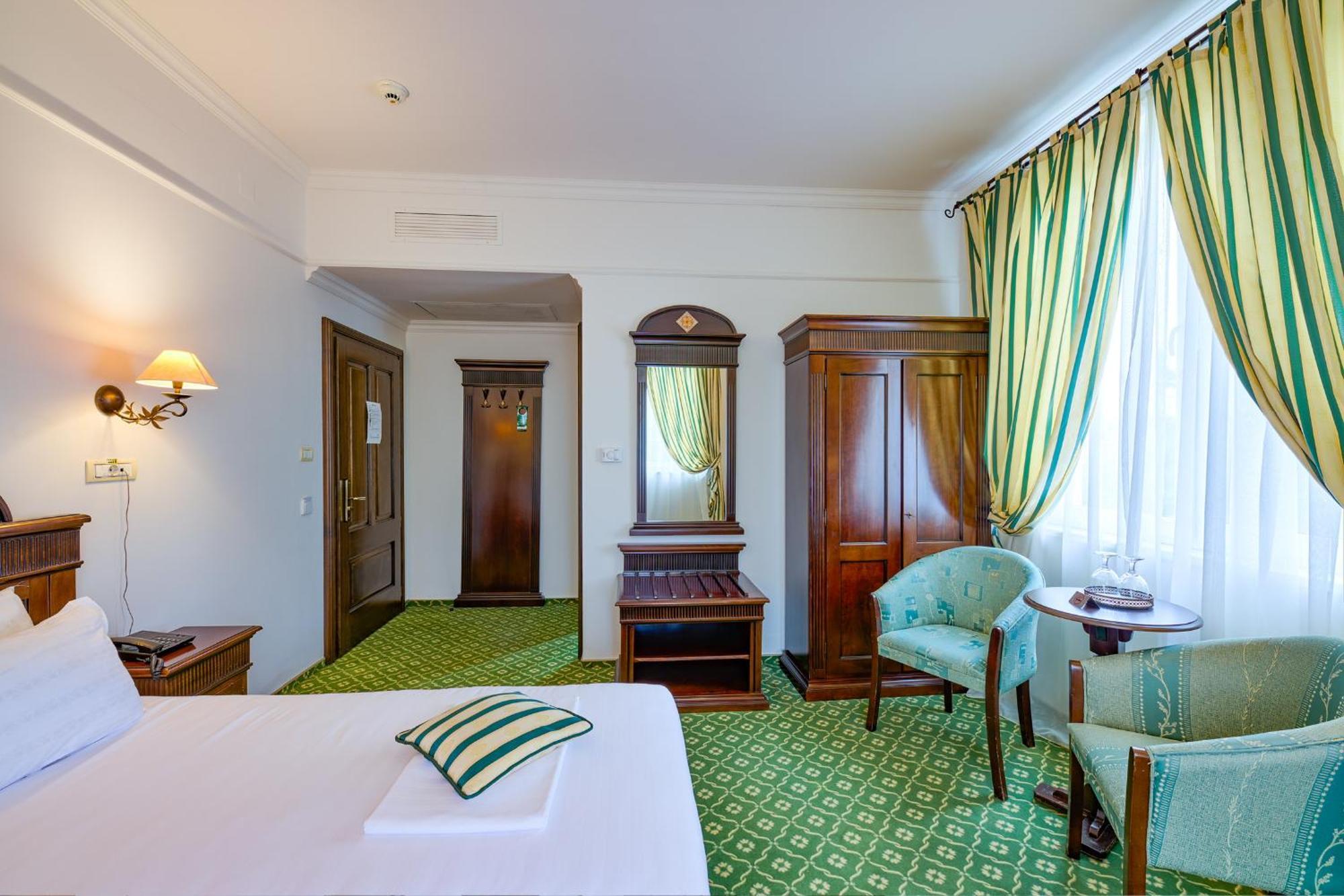 Hotel Classico ティミショアラ エクステリア 写真