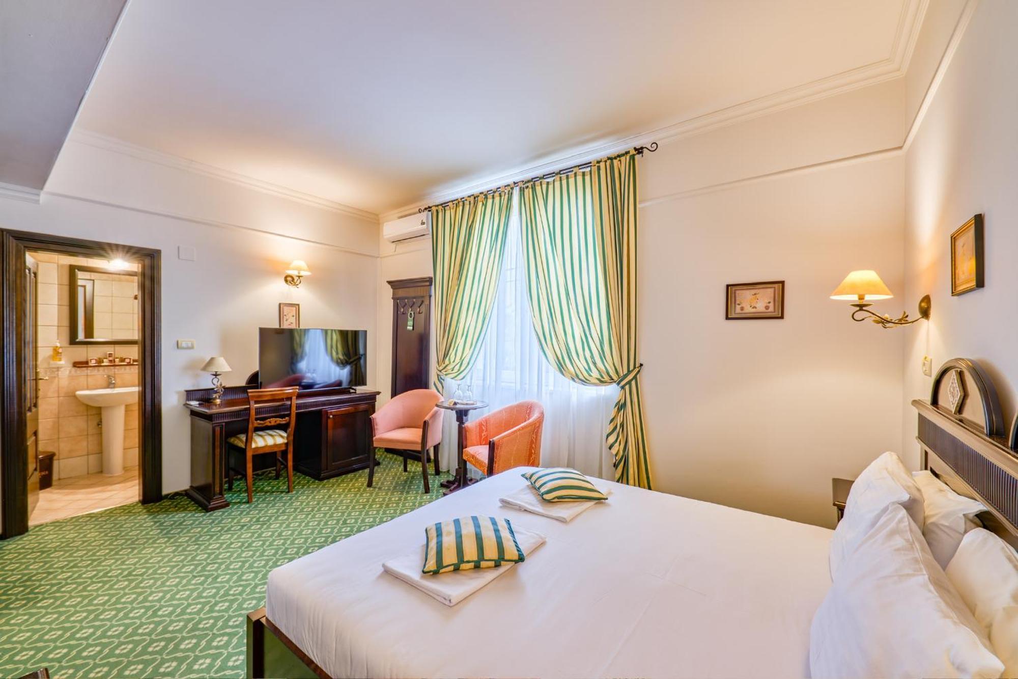 Hotel Classico ティミショアラ エクステリア 写真