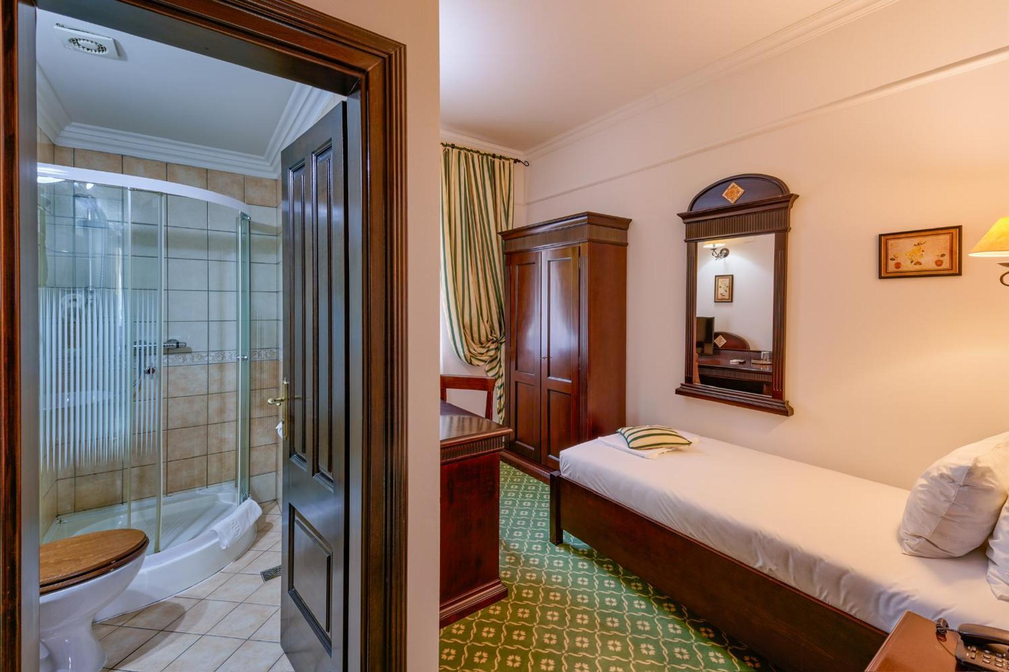 Hotel Classico ティミショアラ エクステリア 写真